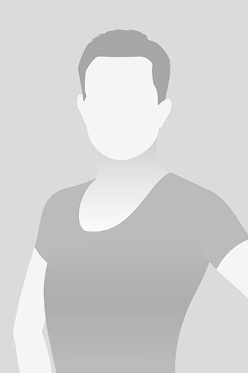 Schlichte graue Silhouette einer Person mit kurzem Haar, die in ein T-Shirt gekleidet ist und die Hände in die Hüften gestützt hält.