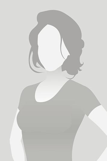 Leeres Silhouettenbild einer Frau mit schulterlangen Haaren, die in einem T-Shirt frontal steht.