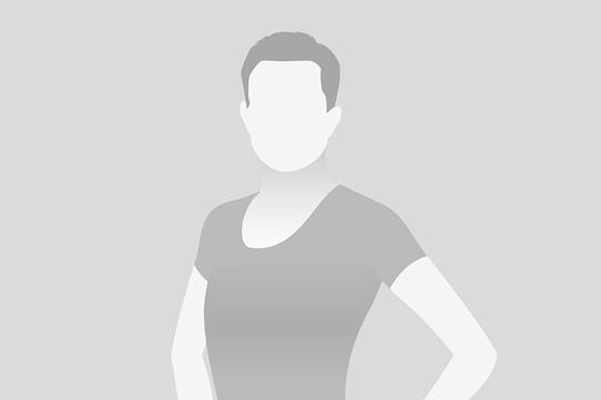 Schlichte graue Silhouette einer Person mit kurzem Haar, die in ein T-Shirt gekleidet ist und die H&auml;nde in die H&uuml;ften gest&uuml;tzt h&auml;lt.